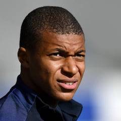 Watch: PSG store employee caught on camera removing Mbappé shirts