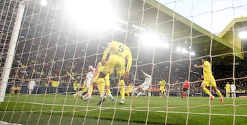 El jugador del Real Madrid, Kylian Mbapp, marca el 1-1 al Villarreal. 