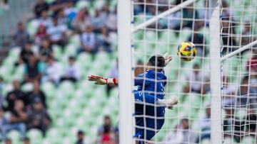 during the 8th round match between Santos and Atlas as part of the Liga BBVA MX, Torneo Clausura 2025 at TSM Corona Stadium, on February 23, 2025 in Torreon, Coahuila, Mexico.