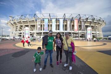 Así vivió la gente el encuentro de eliminatoria mundialista entre la selección mexicana y su similar de Honduras en el Estadio Azteca.