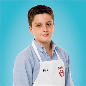 ?lex comenzar¨ªa a cocinar con 8 a?os platos de reposter¨ªa acompa?ado de su madre, aunque despu¨¦s pasar¨ªa a los salados. El plato que m¨¢s le ha costado es un tataki de at¨²n con chutney de mango, siendo ¨¦ste muy largo de hacer. Su comida favorita, las croquetas de su madre. A este peque?o le gustar¨ªa cocinar con Josetxo y que en una de las pruebas tuviese la libertad de cocinar lo que quisiera cogiendo lo que ¨¦l quiera.