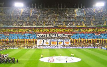 Los tifos de Mestalla. El color de la grada en las grandes noches europeas, ligueras y coperas.