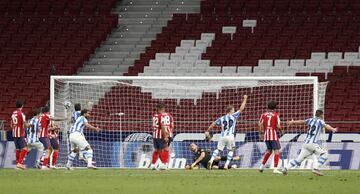 El belga que salió en la segunda parte sacó una falta lateral que se coló en la meta de Oblak. Con este resultado ambos equipos conseguían sus objetivos.