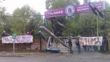 Los hinchas lilas ocuparon los Campos de Nongu&eacute;n.