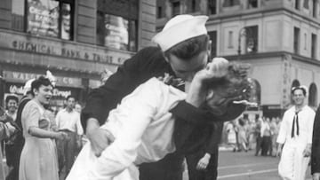 Greta Zimmer Friedman, la protagonista de la fotograf&iacute;a del beso que refleja el final de la Segunda Guerra Mundial, ha muerto a los 92 a&ntilde;os en el estado de Virginia.
