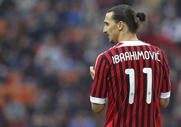 Después de salir del Barcelona, Zlatan fue cedido al AC Milan, club con el que jugó 85 partidos, anotó 56 goles y dio 24 pases de gol.