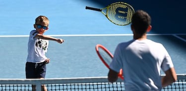 El hijo de Azarenka no tiene la destreza de su madre