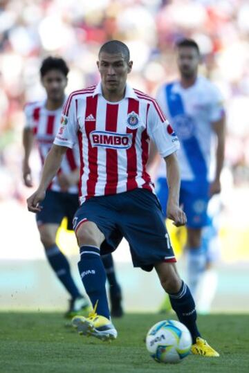 Mundialista Sub-20 con México en Colombia 2011, donde obtuvo el Balón de Bronce del torneo y en julio de 2012 fue incluido en la lista de 18 jugadores que representaron a México en el Torneo de Fútbol Masculino de los Juegos Olímpicos de Londres 2012. 