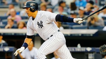 A diferencia de otros casos en esta lista, A. Rod desfiló por diversos equipos, aunque en Nueva York consiguió récords como más jonrones en una temporada para un bateador derecho, con un total de 26. Por cierto, cuando Alex llegó a los Bombarderos tuvo q