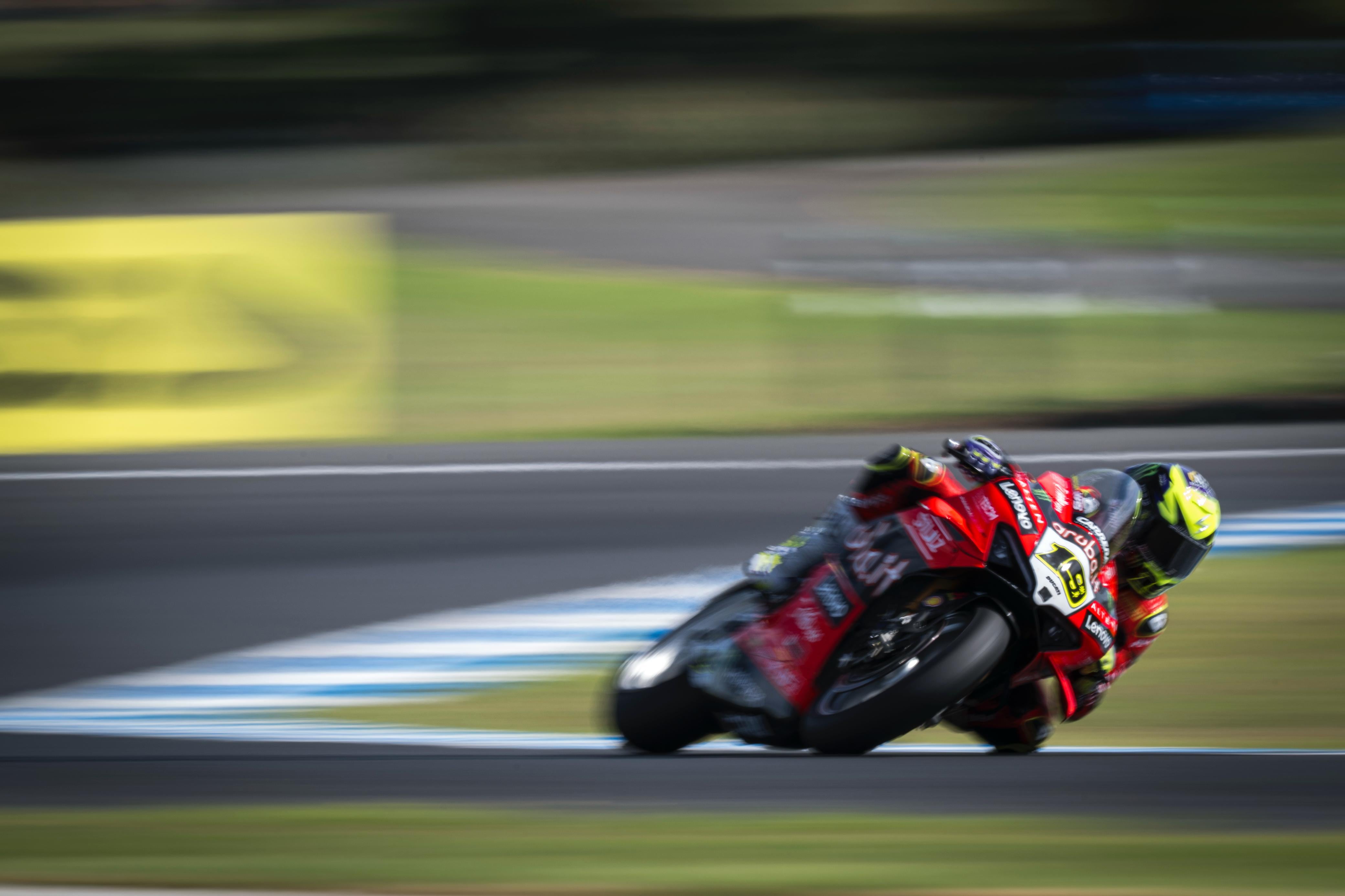 Álvaro Bautista con la Ducati durante los Libres de SBK en Australia.