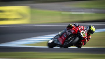 Álvaro Bautista con la Ducati durante los Libres de SBK en Australia.