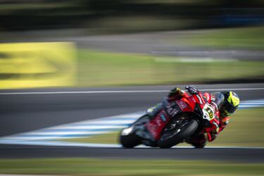 Bautista mantiene el pulso