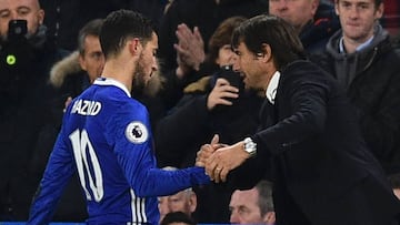 Conte saluda a Hazard.