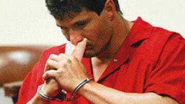 <b>ESPOSADO.</B> El juez ha enviado a prisión a Canseco hasta el 21 de julio, cuando se verá su caso.