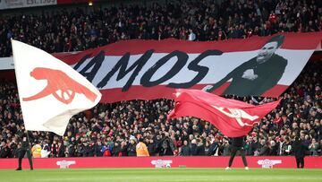 London (United Kingdom), 23/04/2024.- Fans of Arsenal display a banner of Arsenal manager Mikel Arteta before the start of the English Premier League soccer match of Arsenal FC against Chelsea FC, in London, Britain, 23 April 2024. (Reino Unido, Londres) EFE/EPA/ANDY RAIN EDITORIAL USE ONLY. No use with unauthorized audio, video, data, fixture lists, club/league logos, 'live' services or NFTs. Online in-match use limited to 120 images, no video emulation. No use in betting, games or single club/league/player publications.
