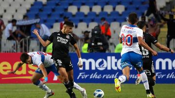 Futbol, Universidad Catolica vs Colo Colo.
Supercopa 2022.
El jugador de Colo Colo Pablo Solari,  centro, juega el balón contra Universidad Catolica durante el partido por la Supercopa realizado en el estadio Municipal Ester Roa Rebolledo.
Concepcion, Chile.
23/01/2022
Jonnathan Oyarzun/Photosport

Football, Universidad Catolica vs Colo Colo.
Supercopa 2022
Colo Colo’s player Pablo Solari,  center , play the ball against Universidad Catolica during the Supercopa match at the Municipal Ester Roa Rebolledo stadium in Concepcion, Chile.
01/23/2022
Jonnathan Oyarzun/Photosport