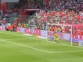 El “Panenka” de un portero que da la vuelta al mundo