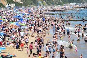 BOURNEMOUTH, ENGLAND - JUNE 25: Visitors enjoy the hot weather on the beach on June 25, 2020 in Bournemouth, United Kingdom. The UK is experiencing a summer heatwave, with temperatures in many parts of the country expected to rise above 30C and weather warnings in place for thunderstorms at the end of the week. (Photo by Finnbarr Webster/Getty Images)