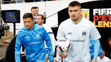 Soccer Football - Ligue 1 - RC Lens v Olympique de Marseille - Stade Bollaert-Delelis, Lens, France - May 6, 2023 Olympique de Marseille's Alexis Sanchez and Cengiz Under walk out before the match REUTERS/Johanna Geron