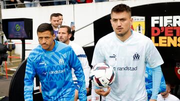 Soccer Football - Ligue 1 - RC Lens v Olympique de Marseille - Stade Bollaert-Delelis, Lens, France - May 6, 2023 Olympique de Marseille's Alexis Sanchez and Cengiz Under walk out before the match REUTERS/Johanna Geron