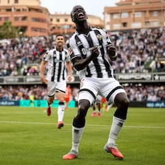 Awer Mabil renueva hasta 2028