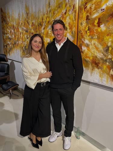 En una de sus últimas imágenes subidas a Instagram, posa con su hermana Paz, que estrenaba una colección de arte.