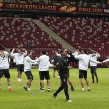 ÚLTIMO ENTRENAMIENTO. El conjunto sevillista se ejercitó, en el día de ayer, en el escenario que acoge hoy la final.