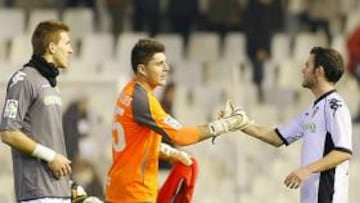 <b>IGUALDAD. </b>Juan Carlos y Mata se despiden en Mestalla y, al mismo tiempo, se citan para hoy, donde se verán las caras en un cruce muy parejo.