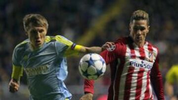 Fernando Torres, en lucha con Evgeni Postnikov.