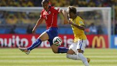 Francisco Silva marca a Neymar en el &uacute;ltimo Mundial de Brasil. 