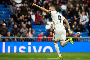 Real Madrid 1-1 Eibar | Asensio la puso perfecta desde la banda derecha y el francés remató de cabeza picado en el segundo palo para batir a Dmitrovic.