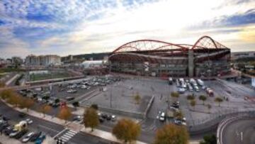 ESPECTÁCULO. Real Madrid y Atlético disponen de 16.970 entradas cada uno y la UEFA se queda con 27.060. El próximo 24 de mayo el Estadio Da Luz estará a reventar.