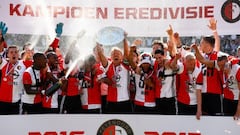 Los jugadores del Feyenoord celebran el título de liga.