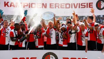 Los jugadores del Feyenoord celebran el título de liga.