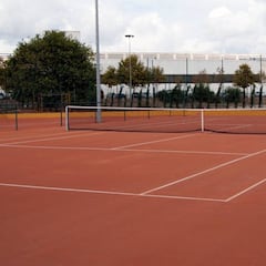 Jugar a tenis y pádel en fase 1 y fase 2: dónde se puede y cuántas personas pueden