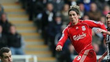 <b>DESACERTADO. </b>Fernando Torres falla aquí una de las cuatro claras ocasiones de gol que tuvo.