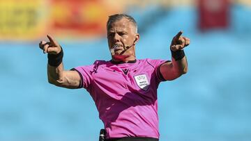Kuipers dirigir¨¢ la final de la Eurocopa y el espa?ol Del Cerro Grande ser¨¢ cuarto ¨¢rbitro