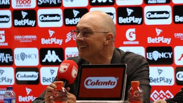 Alfredo Arias, técnico de Santa Fe, en rueda de prensa.