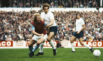 Jug en el West Ham entre 1958 y 1974. Su dorsal, el 6, se retir de manera pstuma.