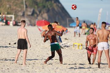 Vinicius disfruta de sus vacaciones en las playas de Río