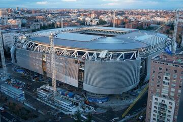 Las obras de remodelación del estadio del club madrileño siguen avanzando sin pausa. Esta vez el club nos ha querido enseñar en que situación se encuentra la cubierta del estadio.