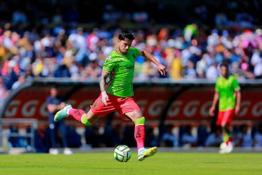 Carlos Salcedo vuelve a sorprender con su nueva canción