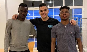 Ben Arfa, en la Residencia de Jugadores, con Asamoah y Amoah, con quienes pasa la cuarentena.