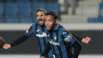 BERGAMO, ITALY - MARCH 10: Luis Muriel of Atalanta BC celebrates scoring their sides second goal of the game during the UEFA Europa League Round of 16 Leg One match between Atalanta and Bayer Leverkusen at Stadio di Bergamo on March 10, 2022 in Bergamo, Italy. (Photo by Emilio Andreoli/Getty Images)