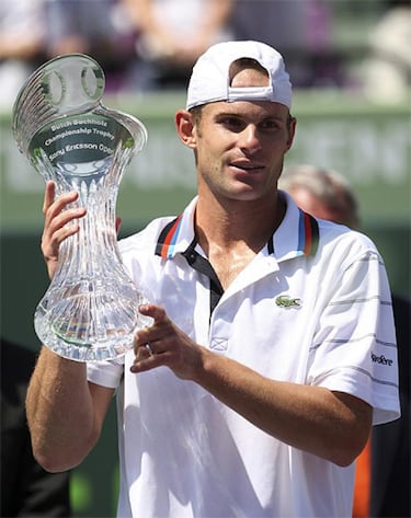 Roddick manda antes de la vuelta a la tierra batida