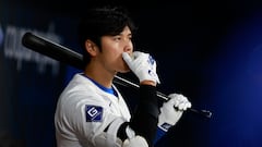 Seoul (Korea, Republic Of), 21/03/2024.- Japanese player Shohei Ohtani of the Los Angeles Dodgers looks on at dugout prior to the start of the 2024 MLB Seoul Series game between the Los Angeles Dodgers and the San Diego Padres at Gocheok Sky Dome in Seoul, South Korea, 21 March 2024. According to reports on Major League Baseball website, Los Angeles Dodgers designated hitter Shohei Ohtani's translator and close friend, Ippei Mizuhara, has been fired by the LA Dodgers following accusations from Ohtani's lawyers. Ohtani's legal team has claimed that Mizuhara allegedly used Ohtani's funds for betting activities with an illegal bookmaker, who is currently under federal investigation. (Japón, Corea del Sur, Seúl) EFE/EPA/JEON HEON-KYUN
