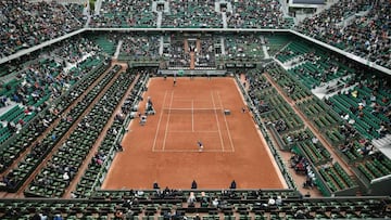 Plano general de la pista Philippe Chatrier durante un partido entre Andy Murray y Radek Stepanek en la edición de 2016 de Roland Garros.