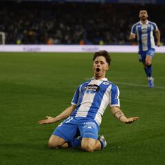 Soriano, goles de oro para el Depor