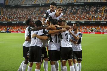 El jugador valenciano ha anotado el primer gol de la temporada 2021/2022. El tanto ha venido desde los once metros tras un penalti del defensor del Getafe Djené sobre Denís Chéryshev en los primeros instantes del encuentro.