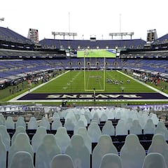 Who is performing at the Bengals-Ravens Thanksgiving halftime show?